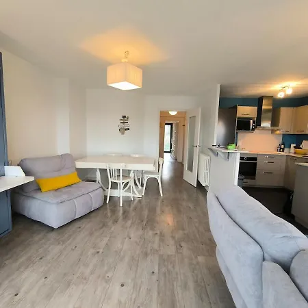 Spacious Quiet Pyrenees View Garage