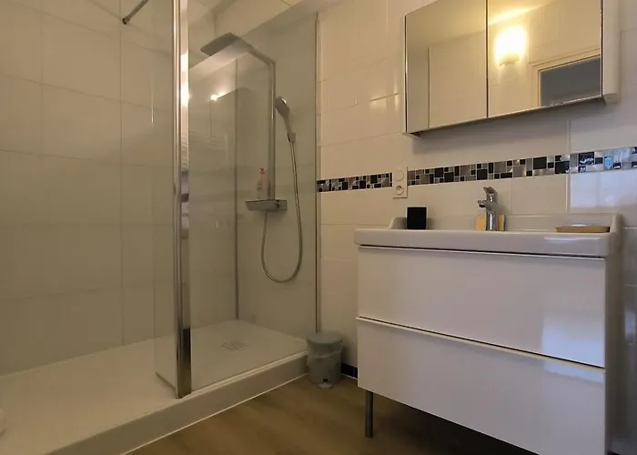 Spacious Quiet Pyrenees View Garage * Pau